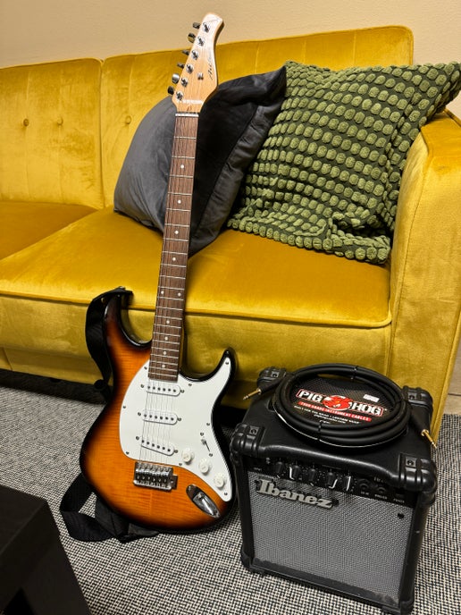 Used Electric Guitar- 3/4 size with amp